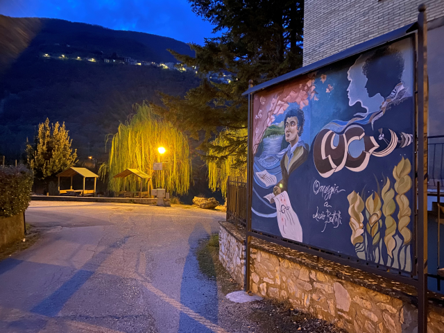 Murale in ricordo di Lucio Battisti presso il Lago di Paterno